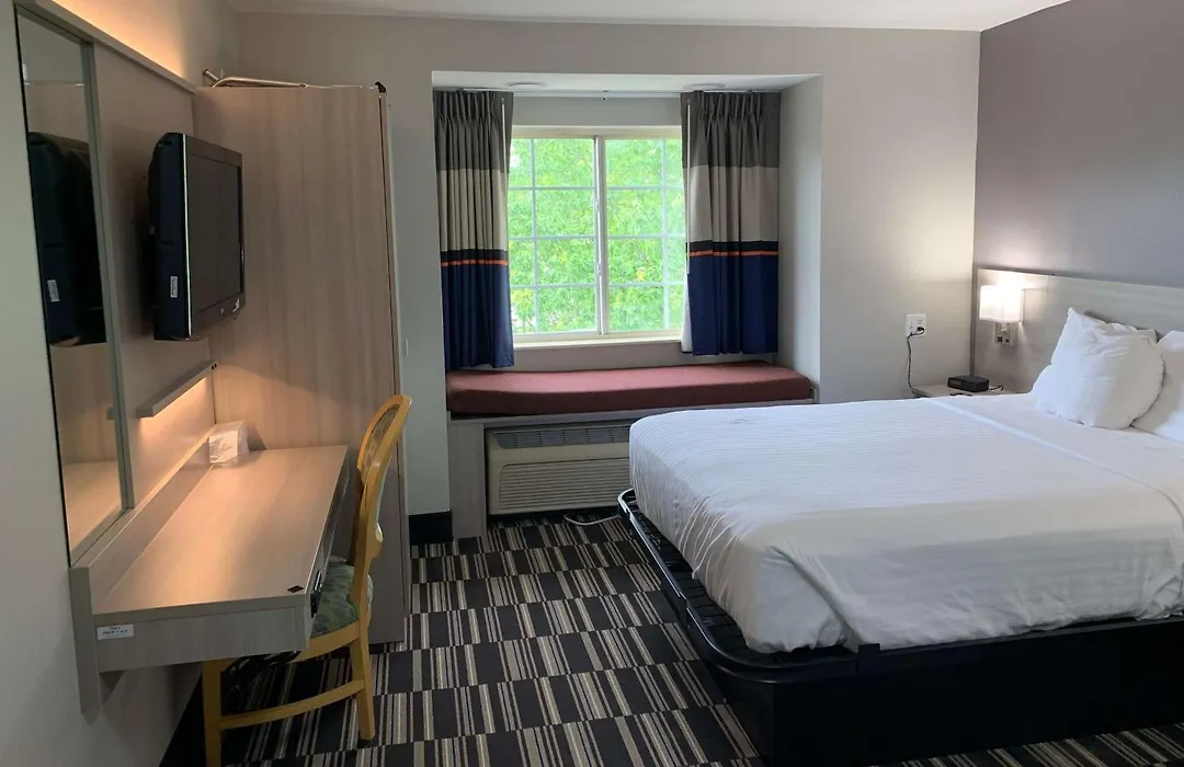 Microtel Inn By Wyndham Charlotte Airport-1